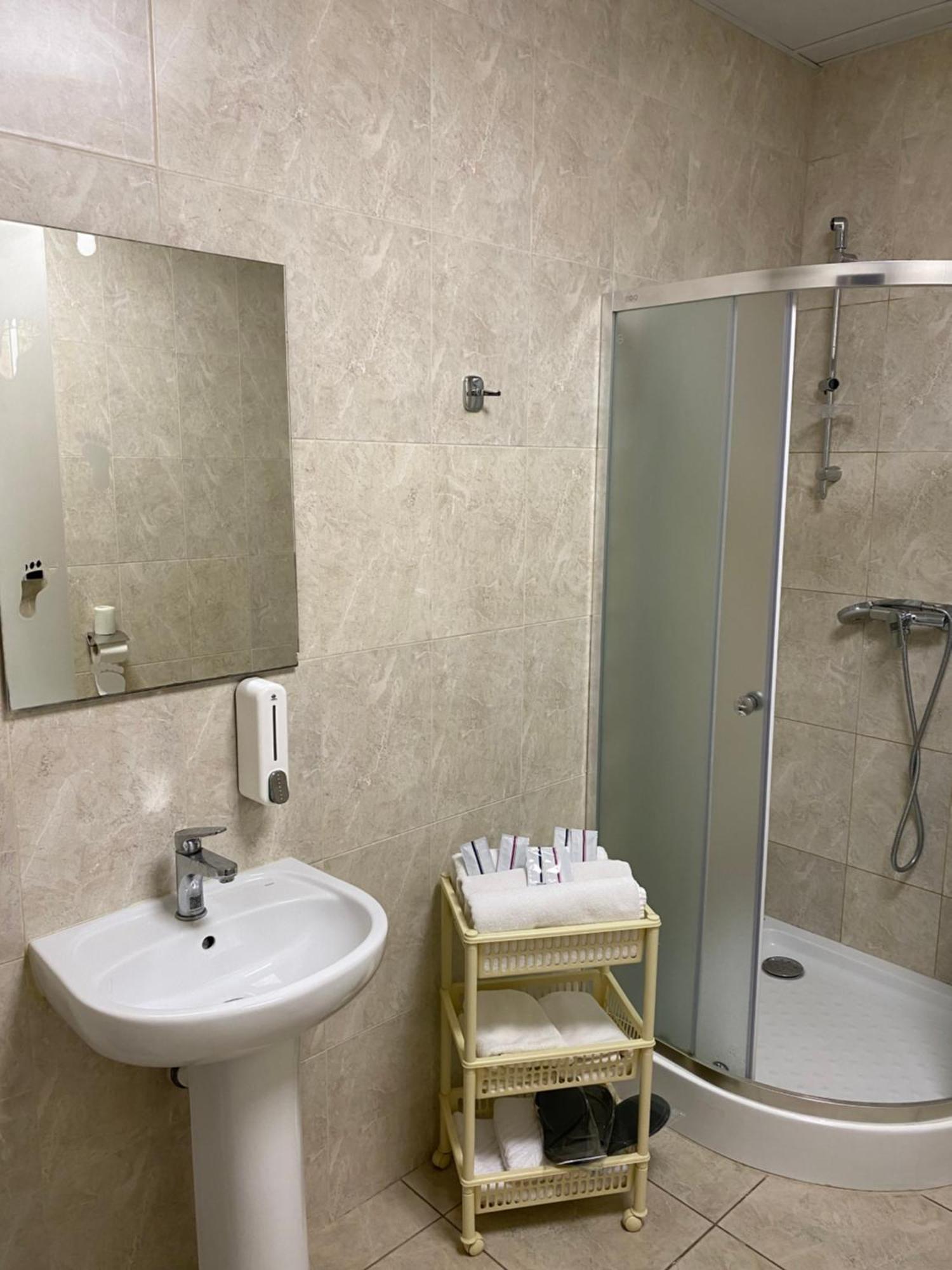 Hotel Obolon-Arena Kiev Bagian luar foto
